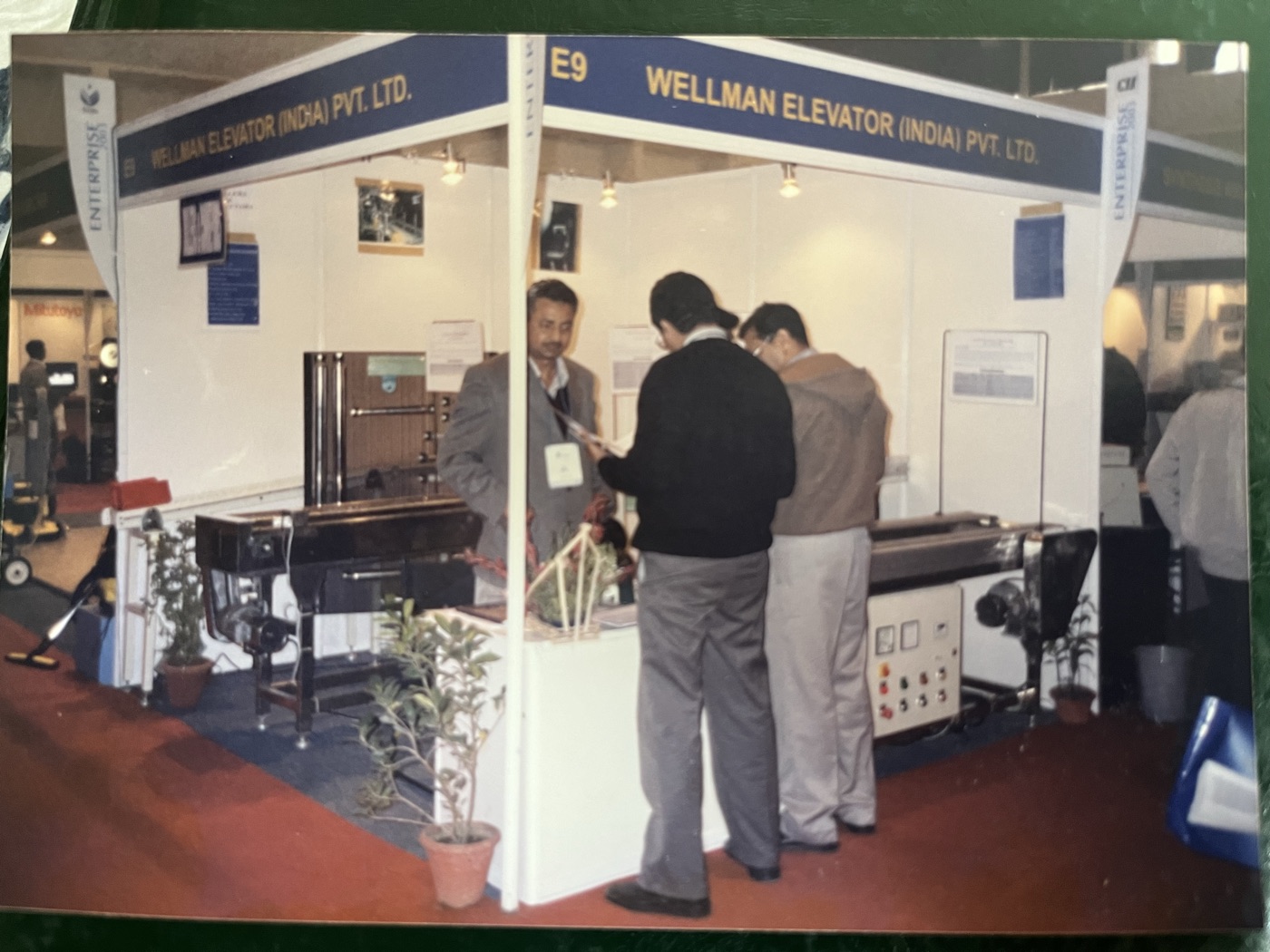 The founder of Wellman Elevator (India) Pvt. Ltd. at the company's exhibition stall at a CII industry expo, 1985